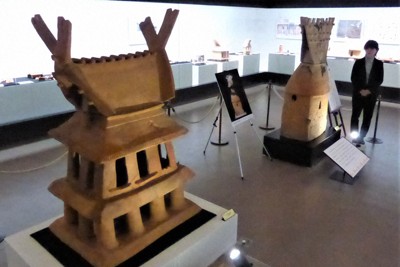 古代、大王らの暮らしに思いはせて　奈良・橿考研博で家形埴輪展