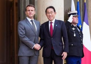 日仏、訓練円滑化へ協定交渉入り　首脳会談、安保協力強化