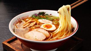 ラーメン文化を築いた日本の職人たちの情熱──中国伝来の麺料理が世界のグルメに育つまで