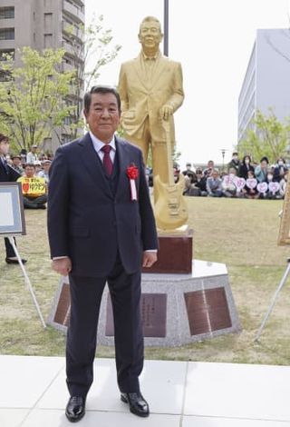 加山雄三さんの銅像お披露目　故郷の神奈川・茅ケ崎に