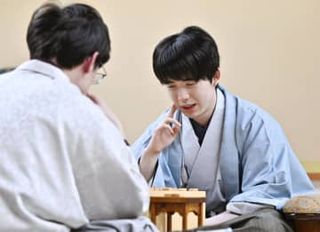 藤井聡太、16連勝で止まる　将棋叡王戦は1勝1敗