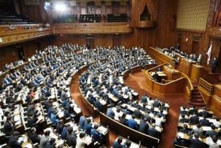 両立支援法案、衆院通過　育児と仕事、成立見通し