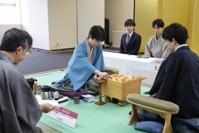 藤井名人の封じ手は1六角　豊島九段は防戦に徹する　名人戦第3局