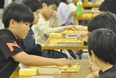 小中学生の将棋大会が開催、130人が熱戦　名人戦第4局を前に