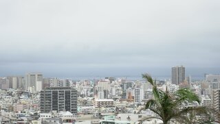 沖縄本島地方の大雨警報を注意報に切り替え　沖縄気象台