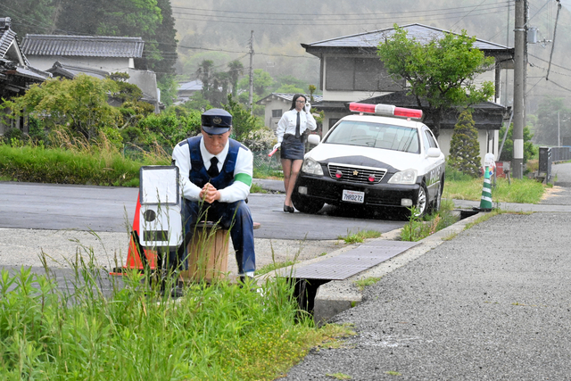 あっ、速度取り締まり　ブレーキ踏んでパトカー見たら…PEACE？