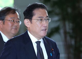 日シンガポール首相が電話会談＝関係強化を確認