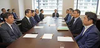 あす特別委審議入りで正式合意　与野党の規正法改正案