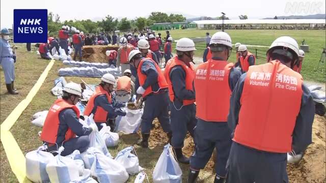 新潟・福島豪雨から20年を前に 信濃川の河川敷で水防訓練