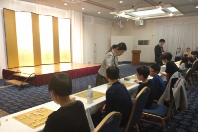 プロ棋士の熱血指導　「未来の名人」真剣に　名人戦第5局