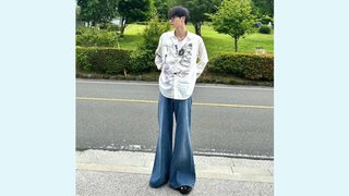 俳優・野村康太さん "フレアデニム" 履きこなしで感嘆リプライ集まる　沢村一樹さんの次男