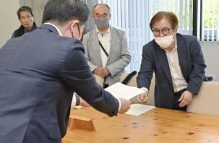 上限100倍寄付受領か　岡山知事、市民が説明要求