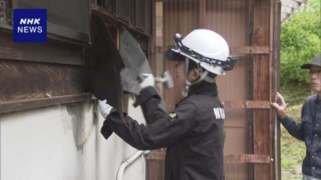 石川 断水続く被災地 輪島で住宅につながる給水管の修理作業