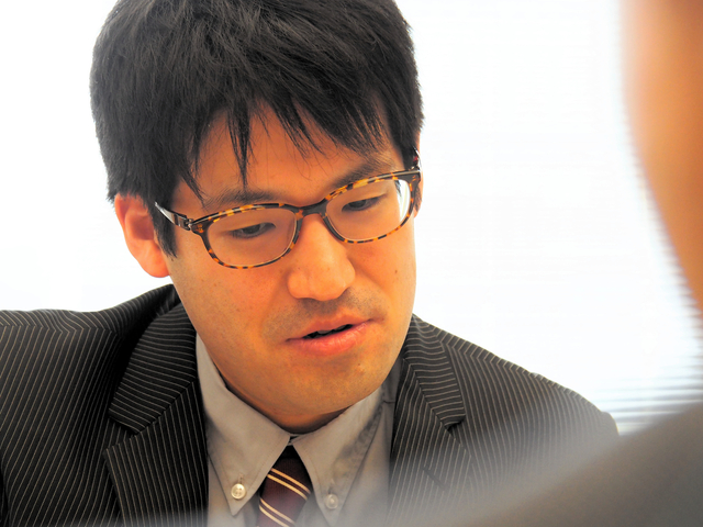 横山大樹さん「名人対竜王」対決で先勝　朝日アマ将棋名人戦三番勝負