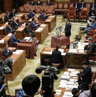 政活費全支出、維新が公開要求　自民「５０万円超」で曖昧答弁