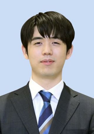 藤井八冠、5連覇へ白星発進　将棋棋聖戦、山崎八段破る