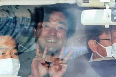 つばさの党代表らを再逮捕　異例の公選法「交通妨害」容疑を適用