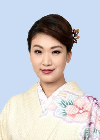 歌手の市川由紀乃さん、活動休止　卵巣腫瘍の疑いで