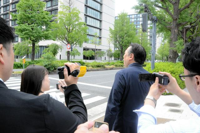 「書面でお願い」連発、質疑応じず　税優遇受けた立憲・吉田統彦氏