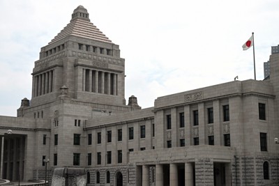 領収書は黒塗りで公開？　「検討」だらけ、自民の規正法改正案