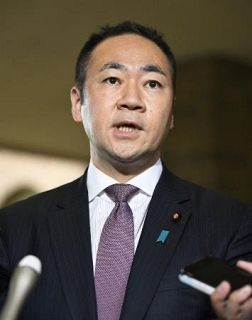 鈴木氏記載漏れ２８２万円に訂正　自民法案提出者、６６万円から