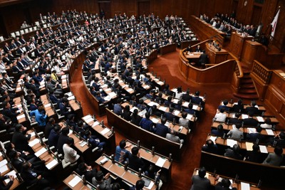 内閣不信任案否決　首相「先送りできない課題に全力で取り組む」