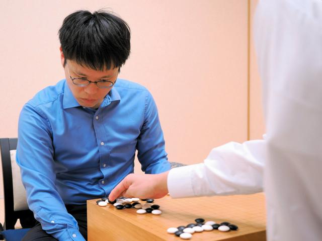 囲碁名人リーグ　余八段、一力棋聖との全勝対決へ　関九段は陥落