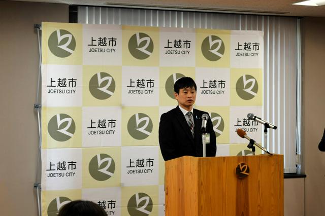 「頭のいい人だけが来るわけではない」発言の上越市長、工場に謝罪