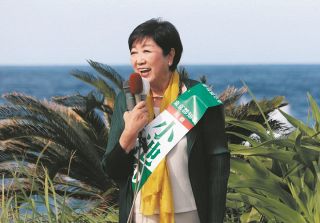 「選挙は早々に八丈島」という小池百合子氏の狙いは？　乳牛ユリコがお出迎え　東京都知事選