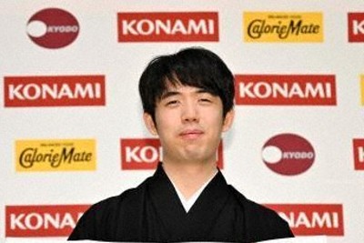 藤井聡太棋王が就位式　5番勝負開催地の北陸「復興願っています」