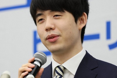 中原誠十六世名人の祝福「うれしい」　藤井聡太棋聖が一夜明け会見