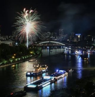 水都彩る100隻の船渡御　大阪天満宮の天神祭が最終日