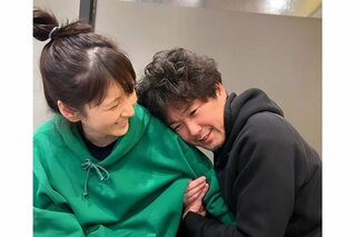 俳優・山崎樹範さん・吉井怜さん夫妻　ラブラブショットを披露　「一生この人に甘えて生きる」「一生甘えてください笑」　