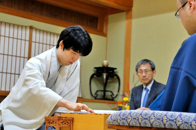 将棋王位戦第3局は藤井王位の勝利　難解な局面に3時間超えの長考も