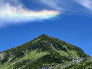 “彩雲” 吉兆のサインか…浄土山（標高2831メートル）に出現「虹を観るより珍しい」北アルプス立山連峰で条件揃う