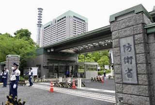 防衛省、逮捕未報告で次官処分へ　厳重注意、不正受給４人の発覚で