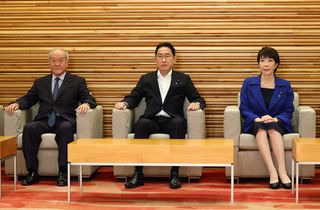 鈴木財務相ら政治資金パーティー＝武見厚労相「背に腹代えられず」