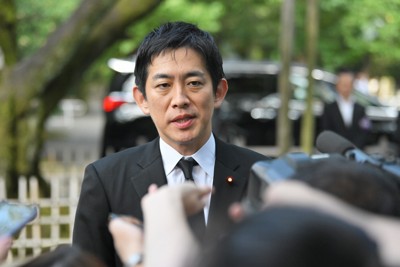 自民・小林鷹之氏、小泉進次郎氏が靖国参拝　党内に総裁選「待望論」