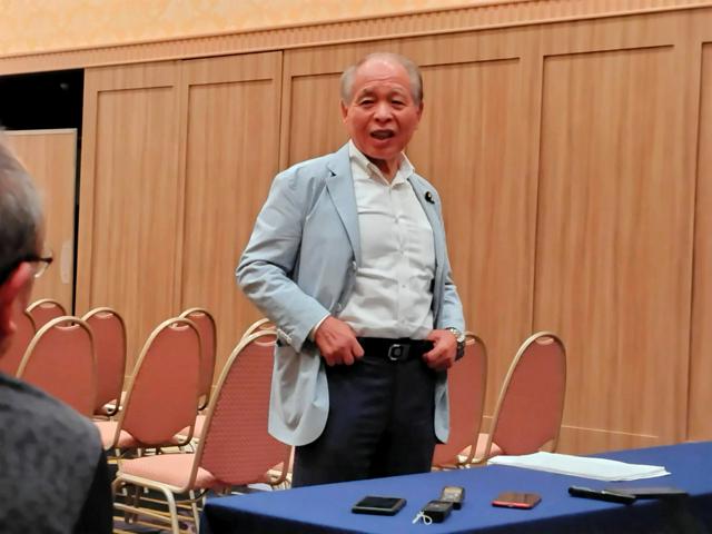 鈴木宗男参院議員、衆院へのくら替えに含み　来夏の任期切れにらみ