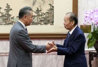 二階氏、中国外相と会談　輸入停止、台湾有事巡り