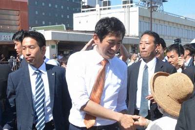 総裁選挑戦の小林鷹之氏、地元・千葉で街頭演説「自民生まれ変わる」