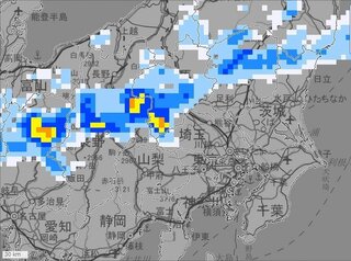 関東甲信　きょうも最高気温は35度前後まで　昼過ぎから夜遅くにかけて雷を伴って非常に激しい雨の降る所も　警報級の大雨となる可能性