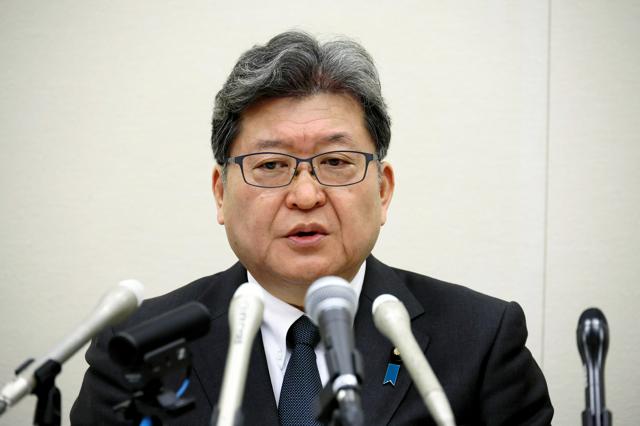 萩生田光一氏「写真は私」「記録ない」　岸信夫氏側は「確認できず」