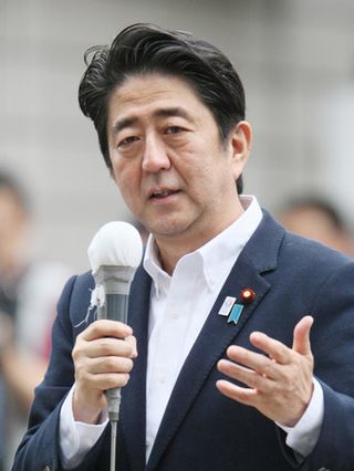 安倍氏・教団「面談」写真が火種＝自民調査に疑義、早期解散影響も