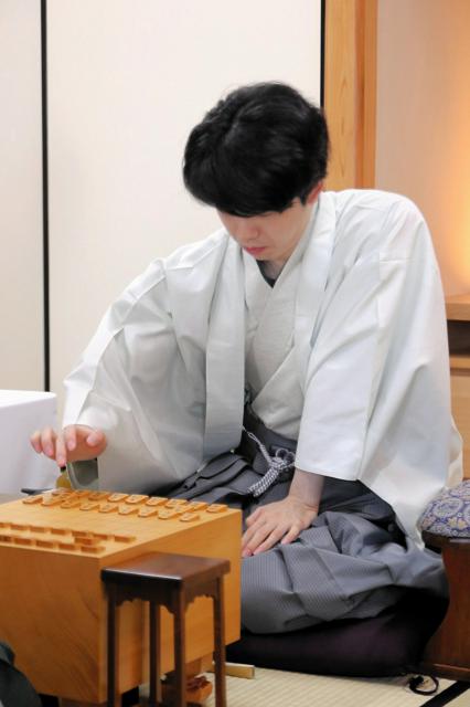 将棋・藤井七冠が永瀬九段に2連勝　王座初防衛まであと1勝