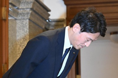 斎藤兵庫知事「県民のみなさんにおわび」　議会の冒頭で謝罪