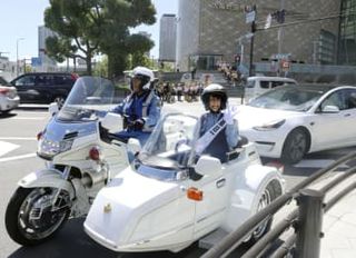 タレント乙葉さん、一日署長に　大阪、自転車ヘルメット着用訴え