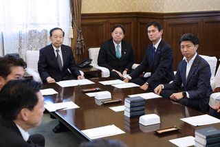 臨時国会、来月１日召集＝政府、衆参両院に伝達