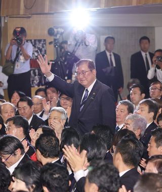 自民新総裁に石破氏＝来月１日に首相就任