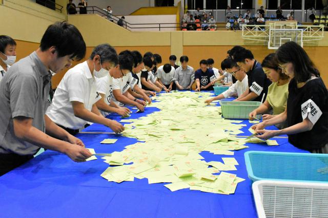 「大川の駅」反対の77歳新顔、47歳現職破り初当選　福岡の市長選